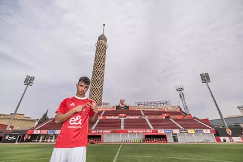 آخرهم أحمد عيد.. 6 لاعبين في الأهلي ارتدوا قميص الزمالك من قبل (صور) 